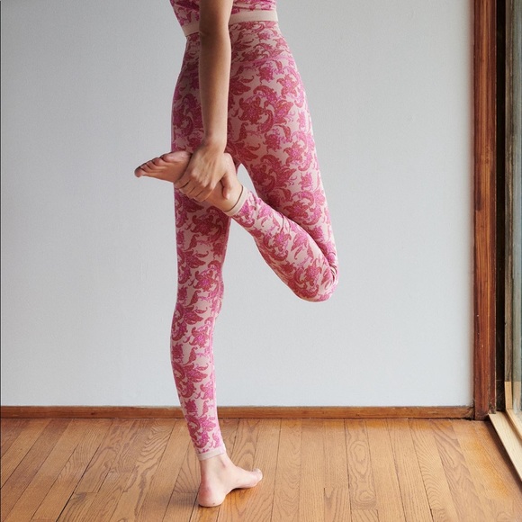 Anthropologie Pants - NEW!  ANTHROPOLOGIE Daily Practice Pink Jacquard leggings, size M.